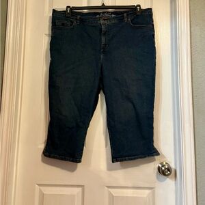 Gloria Vanderbilt Dark Blue Capri Jeans